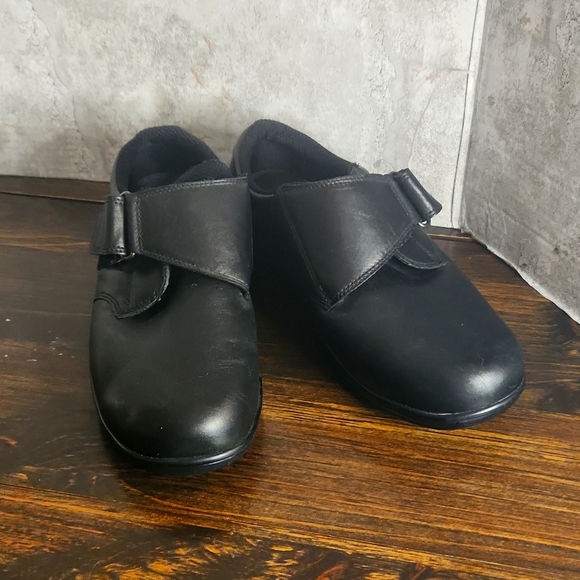 Orthofeet Shoes - Black Women's Shoes